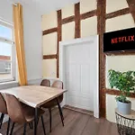Backhome - L - Parkhaus - Fantastische Schlosslage - Smarttv - Waschmaschine - Netflix - 50qm - 24h Checkin- 3 Appartement *