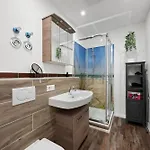 Appartement Backhome - L - Parkhaus - Fantastische Schlosslage - Smarttv - Waschmaschine - Netflix - 50qm - 24h Checkin- 3 Ludwigsburg