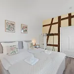 Backhome - L - Parkhaus - Fantastische Schlosslage - Smarttv - Waschmaschine - Netflix - 50qm - 24h Checkin- 3 Appartement
