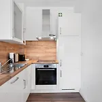 Backhome - L - Parkhaus - Fantastische Schlosslage - Smarttv - Waschmaschine - Netflix - 50qm - 24h Checkin- 3 Appartement *