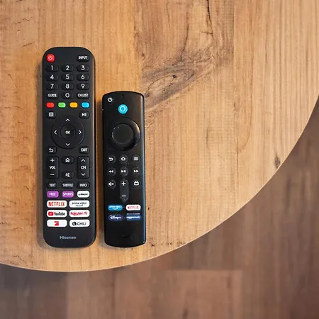 Appartement Backhome - L - Parkhaus - Fantastische Schlosslage - Smarttv - Waschmaschine - Netflix - 50qm - 24h Checkin- 3 Ludwigsburg