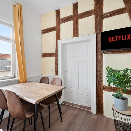 Backhome - L - Parkhaus - Fantastische Schlosslage - Smarttv - Waschmaschine - Netflix - 50qm - 24h Checkin- 3 Appartement *