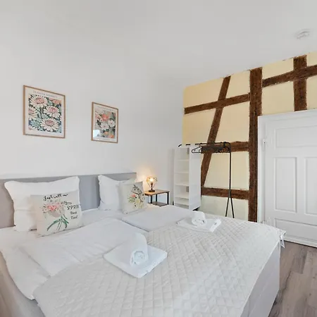 Backhome - L - Parkhaus - Fantastische Schlosslage - Smarttv - Waschmaschine - Netflix - 50qm - 24h Checkin- 3 Apartment